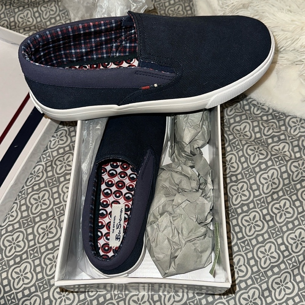 NWT Ben Sherman Jayne slip ons Size boy 4 medium width